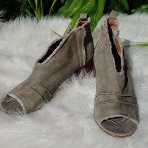 Very G Open-Toe Raw Edge Ankle Booties- Women Size 9